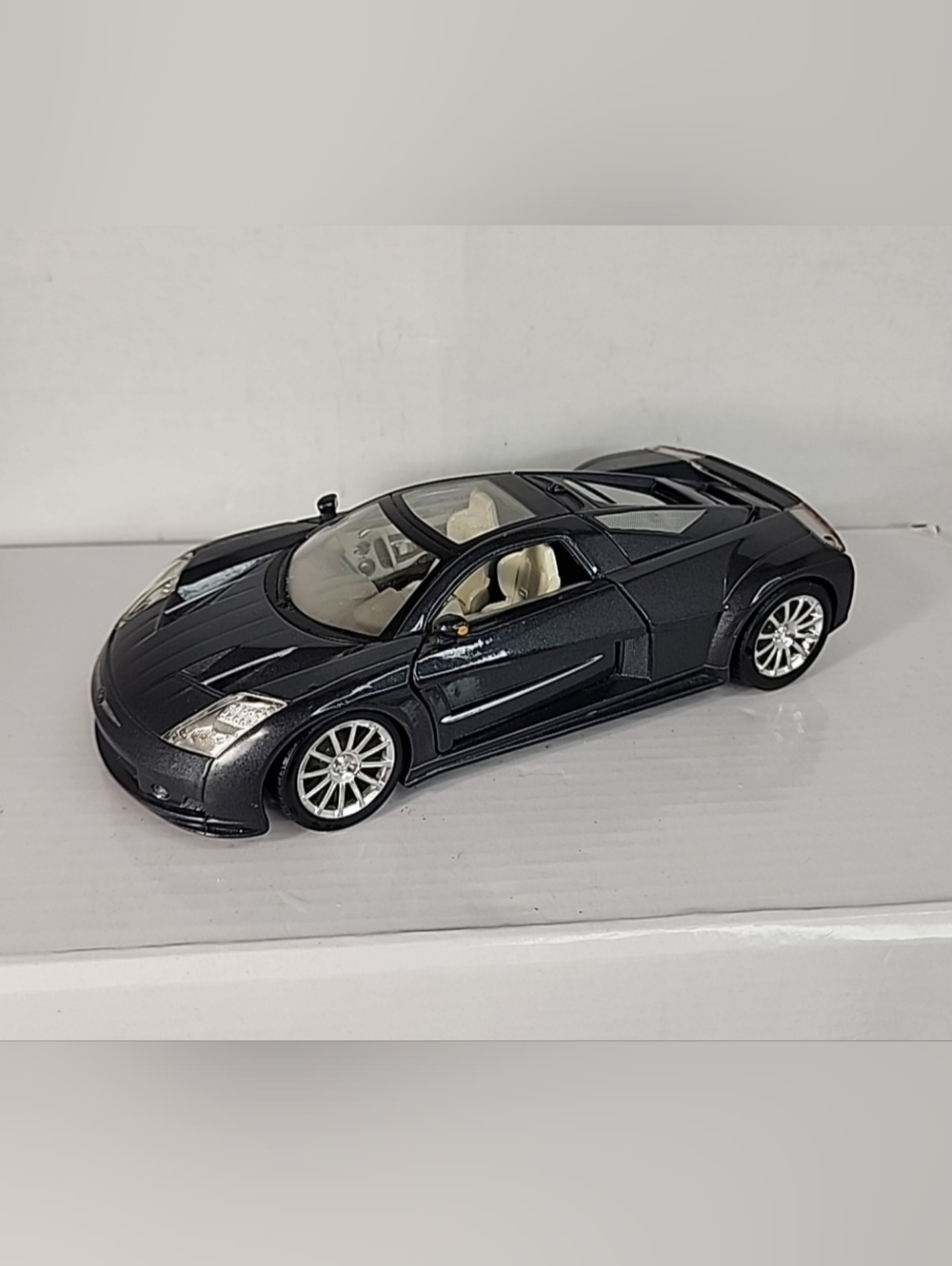 Maisto Chrysler ME Four Twelve 1:24 Diecast Replica.